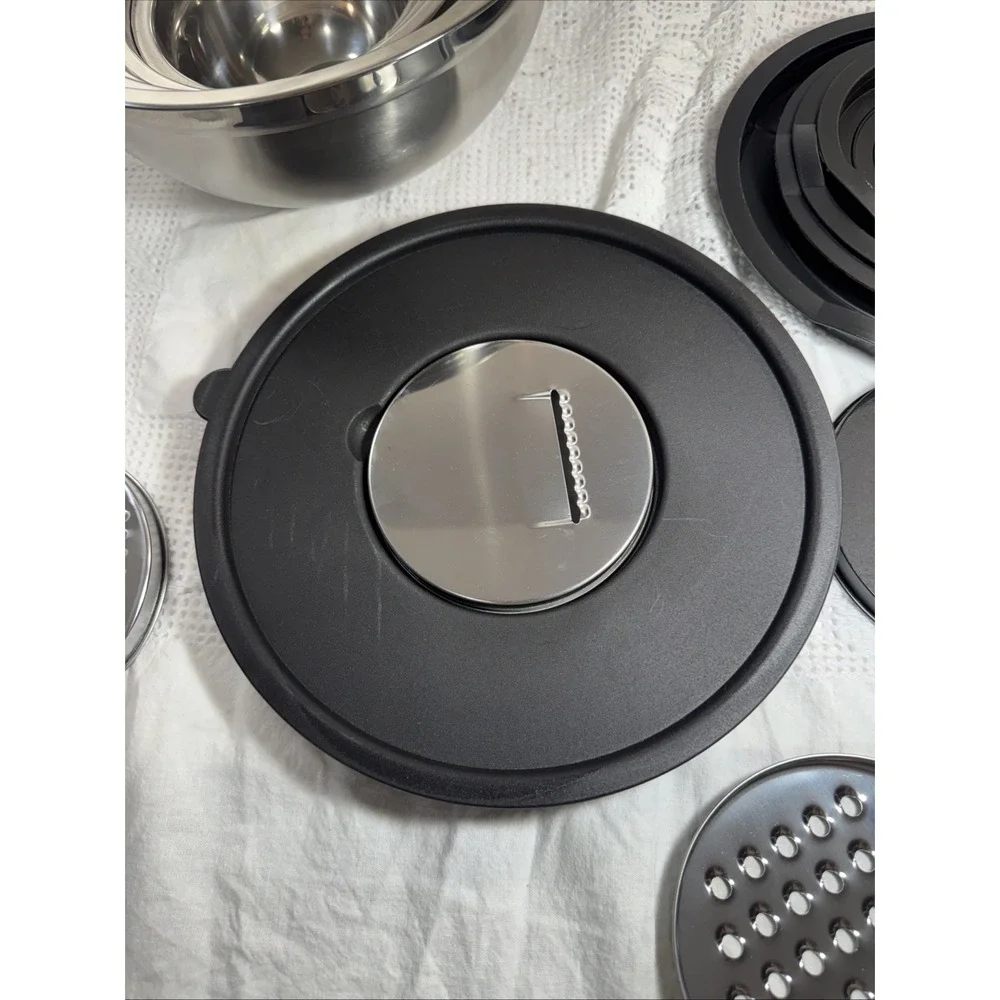 Stainless Steel Mixing Bowls with Lids and 3 Different Shredders